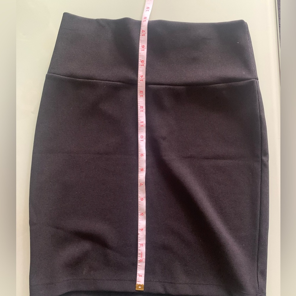 Cute professional tight skirt. Thick material breathable